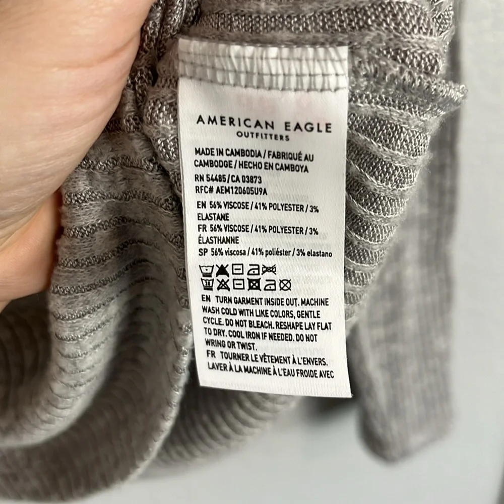 American Eagle Gray ribbed long sleeve top - Picture 7 of 10